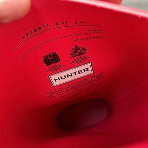 Womens 9 authentic hunter boots. Comes with the proof of authenticity.